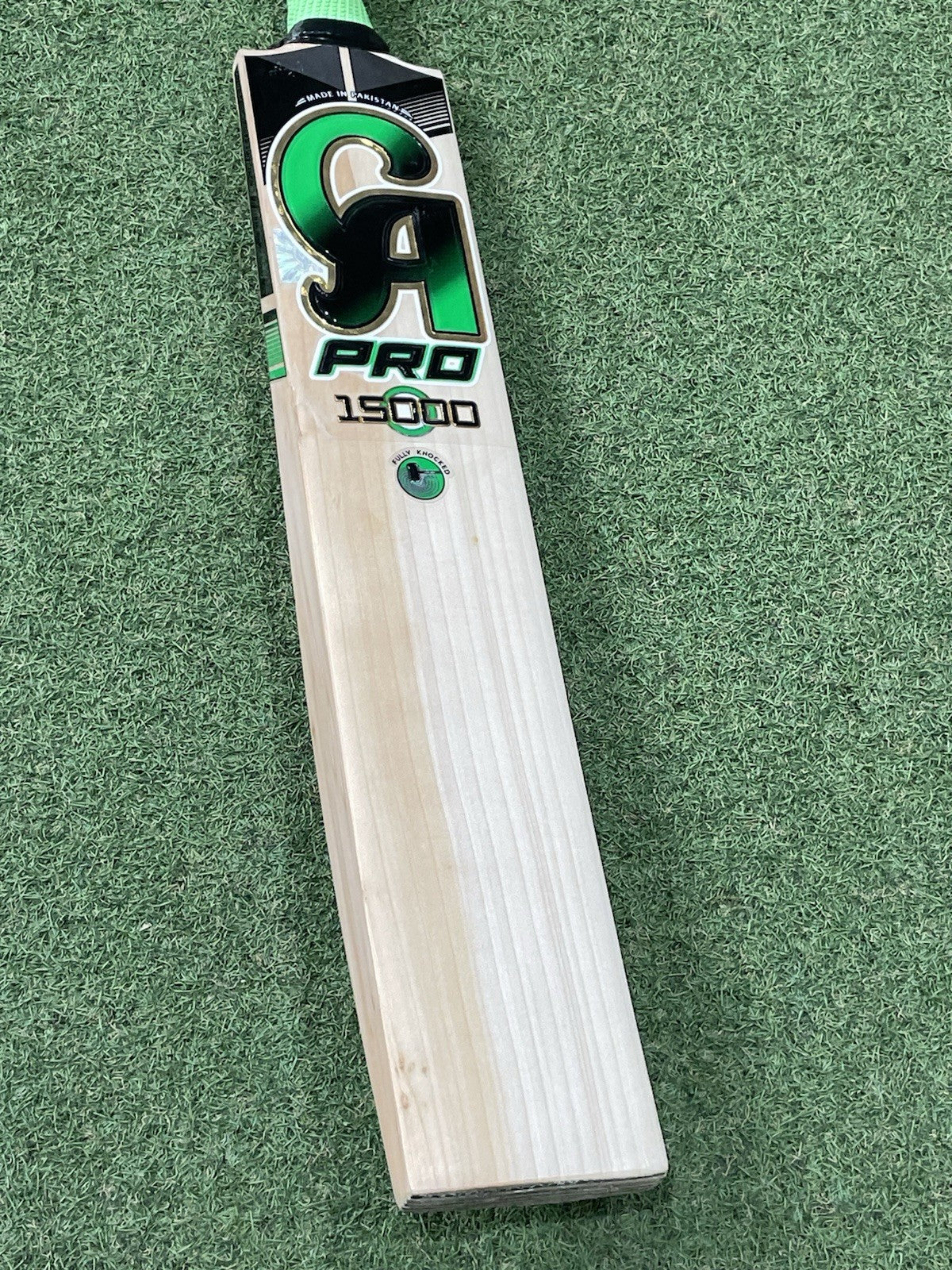 CA Pro 15000 Cricket Bat - Brand New - 2lb 11oz - Lovely Grains !