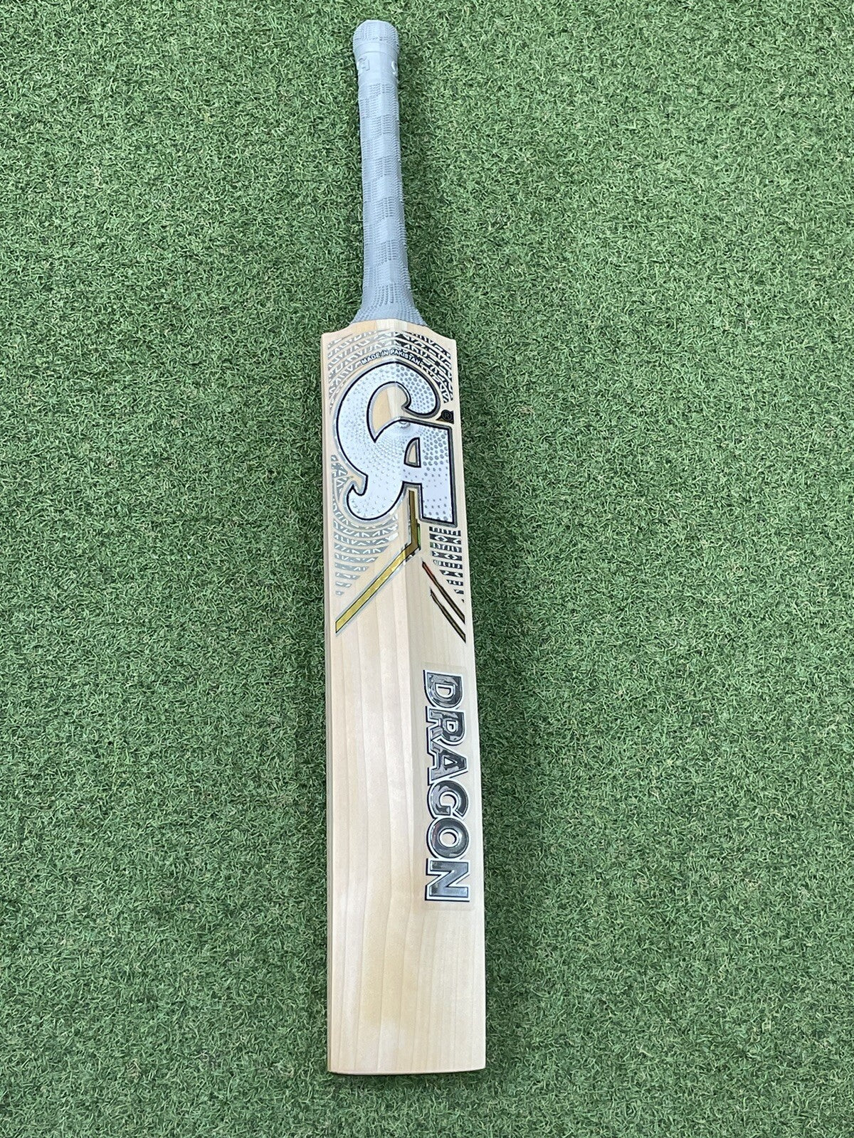 CA Gold Dragon Professional Players Sahibzada Farhan Cricket Bat - 2lb 10oz