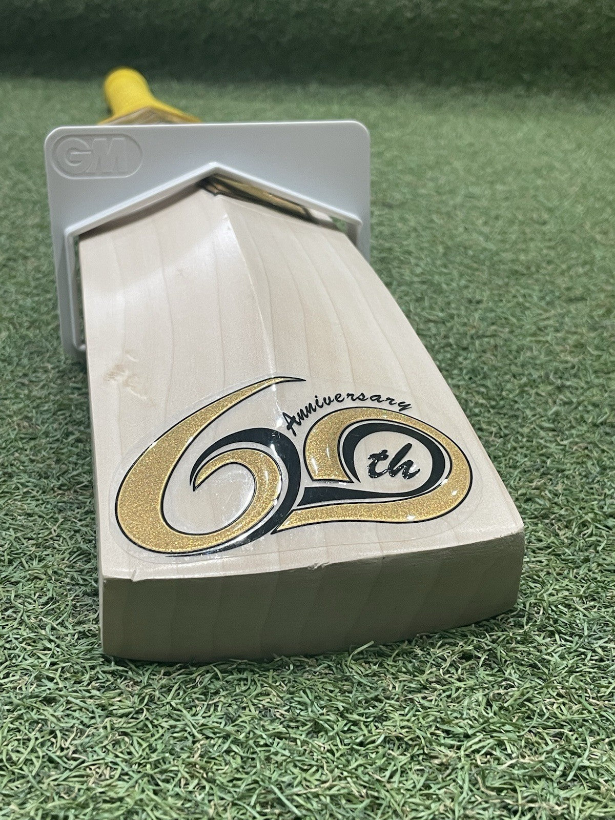MB Malik 60th Anniversary Cricket Bat - Brand New - 2lb 11oz - Full Profile!