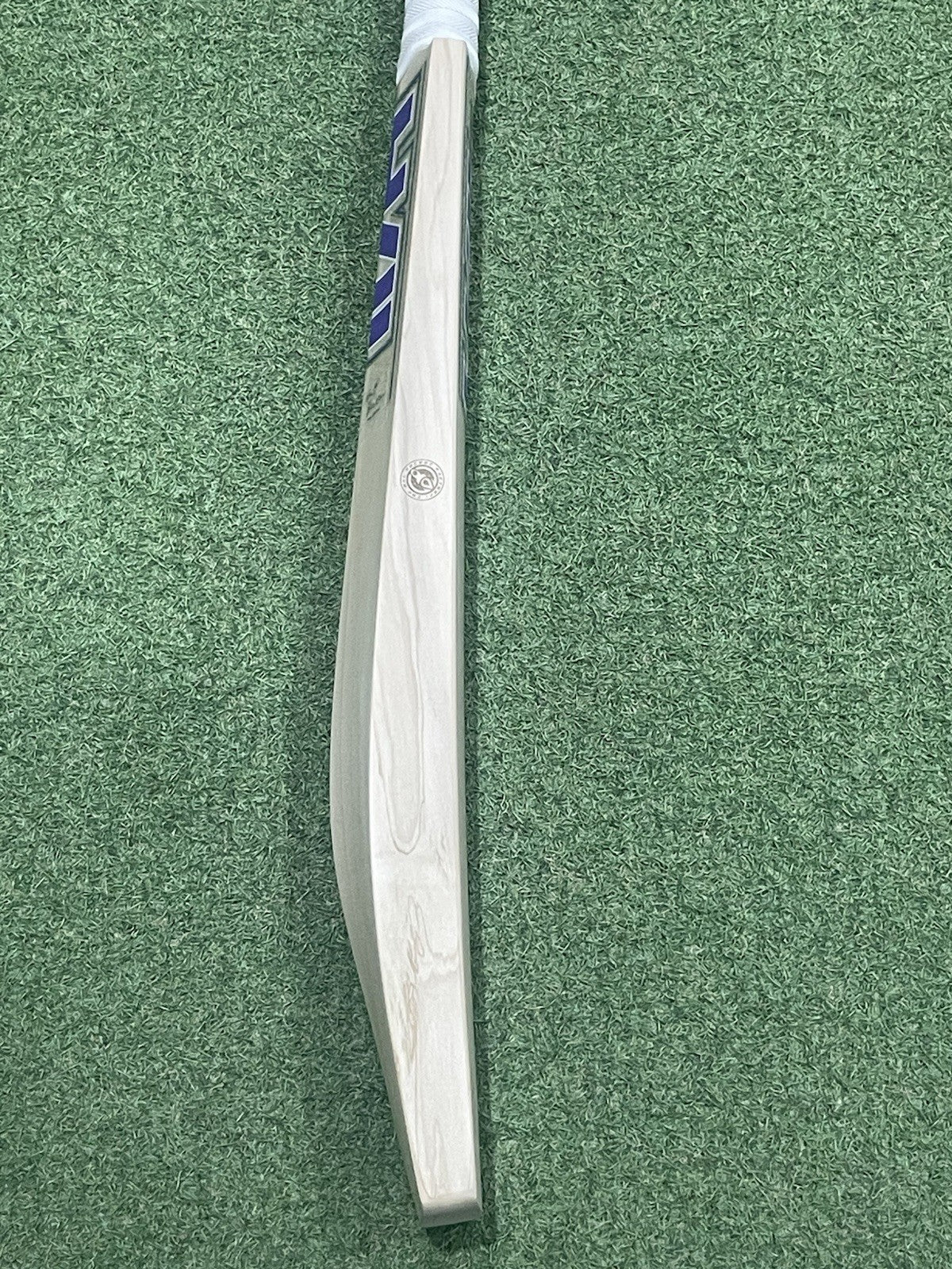 Hell 4 Leather (H4L) Pro Grade Cricket Bat (2lb 10oz) - Lovely Grains!