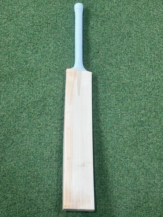 Cricket Station Plain Short Blade Long Handle Cricket Bat (2lb 10oz) - UK Made