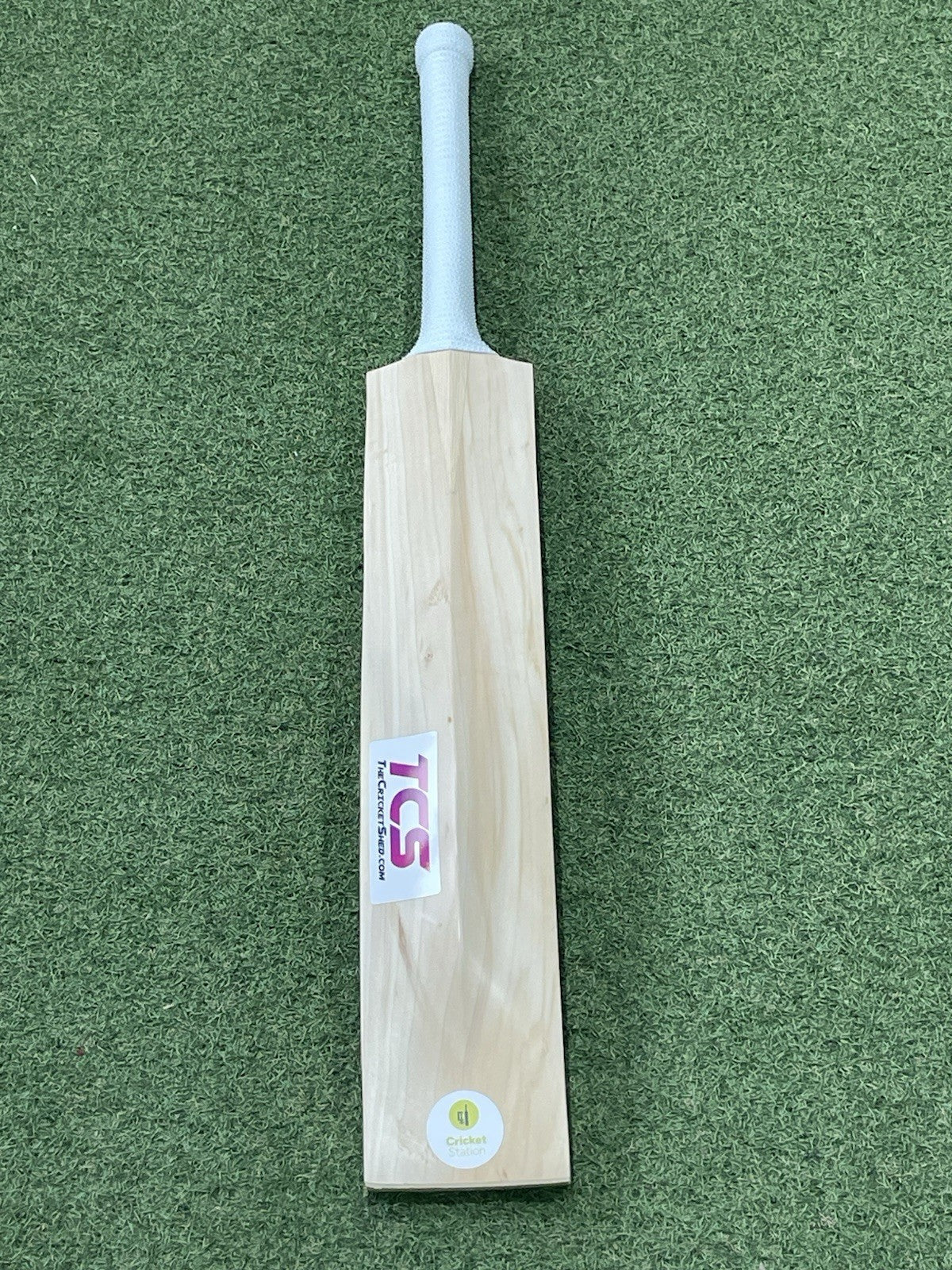 Cricket Station Plain Short Blade Long Handle Cricket Bat (2lb 9oz) - UK Made