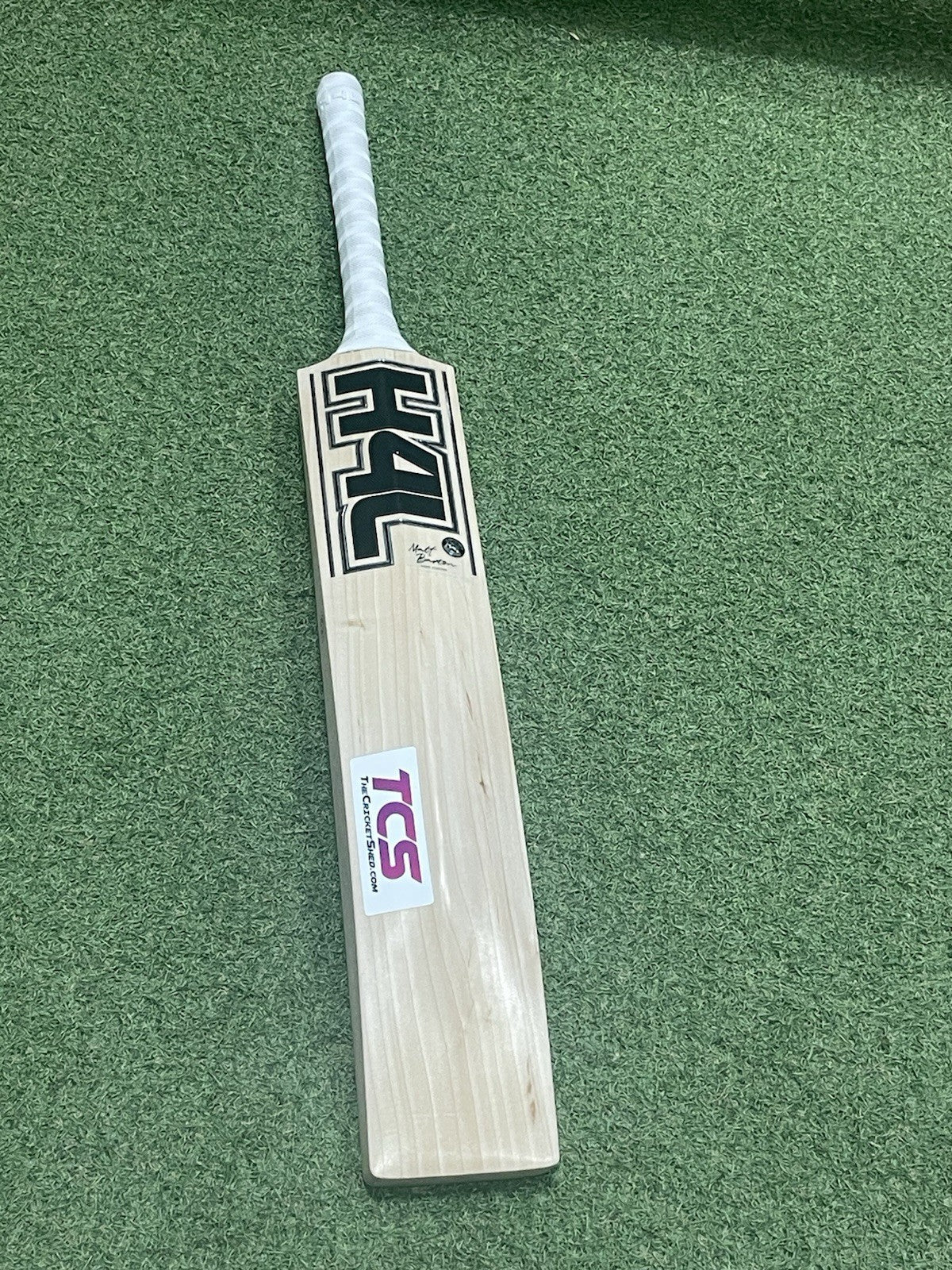 Hell 4 Leather (H4L) Pro Grade Cricket Bat (2lb 11oz) - Big Edges