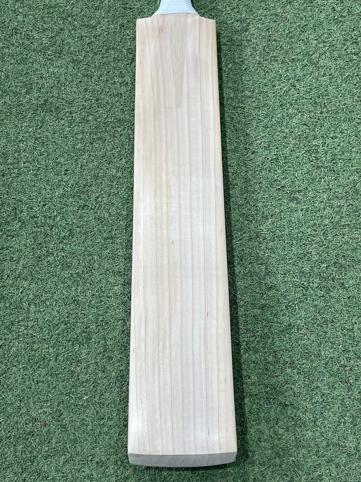 MB Malik Plain Cricket Bat - Brand New - 2lb 9oz - Magic Blue Willow
