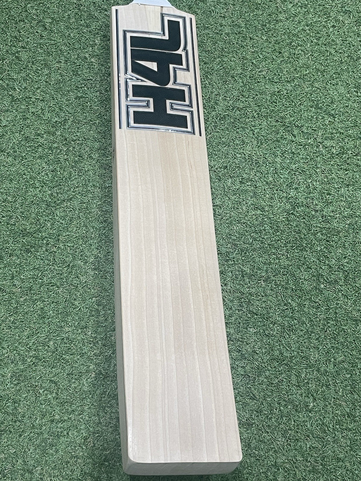 Hell 4 Leather (H4L) Pro Grade Cricket Bat (2lb 11oz) - Big Edges