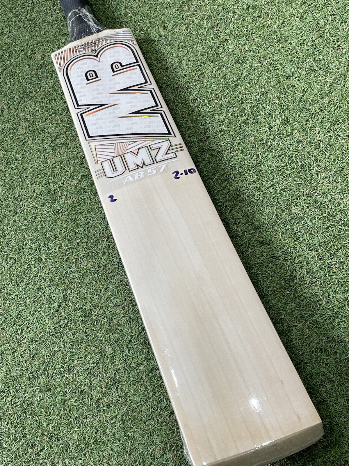 MB Malik UMZ AB57 Cricket Bat - Brand New - 2lb 10oz - Exclusive !