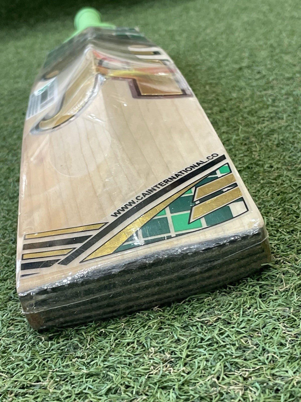 CA Gold 15000 Cricket Bat - Brand New - 2lb 8oz - Lovely Grains !