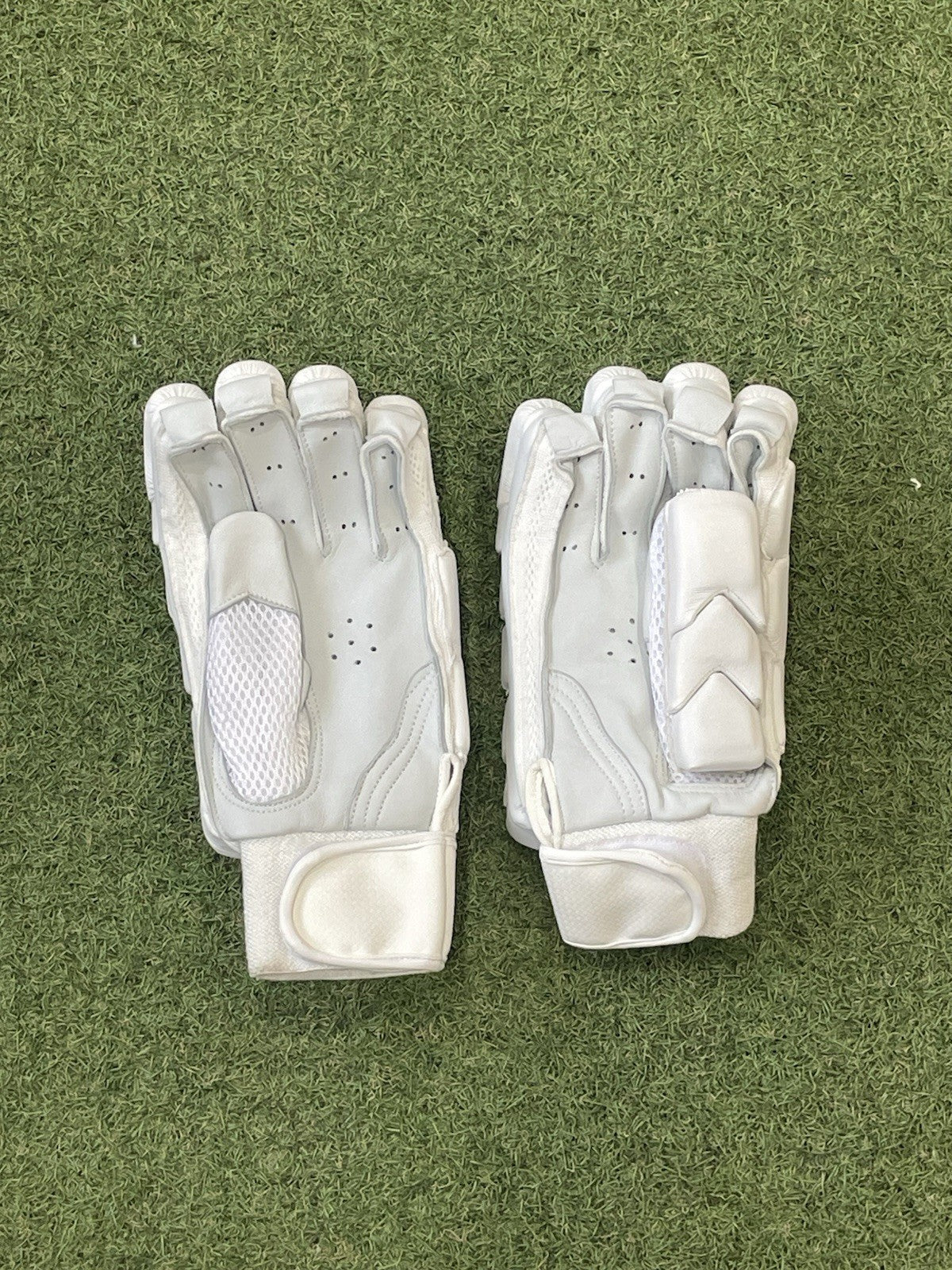 Unbranded TCS Batting Gloves - Brand New - Right Hand Men's Size