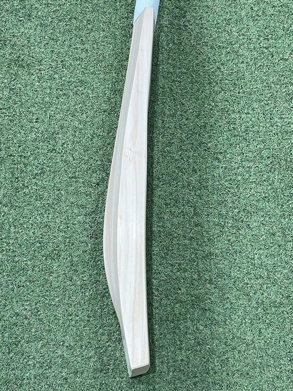 Cricket Station Plain Short Blade Long Handle Cricket Bat (2lb 9oz) - UK Made