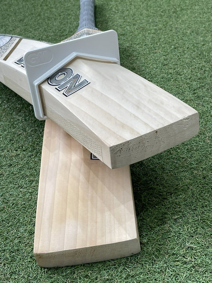 CA Gold Dragon Professional Players Sahibzada Farhan Cricket Bat - 2lb 10oz