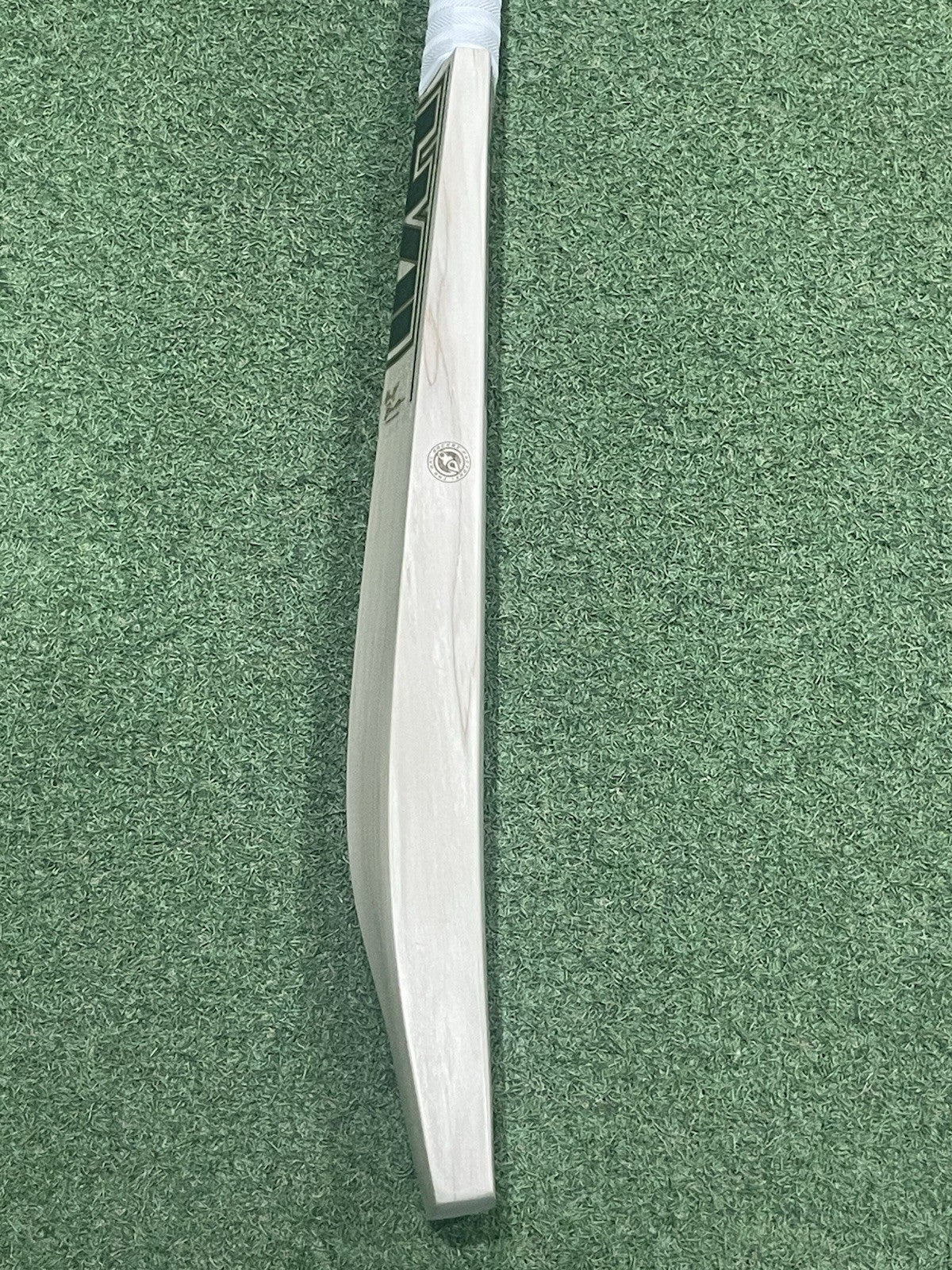 Hell 4 Leather (H4L) Pro Grade Cricket Bat (2lb 11oz) - Big Edges