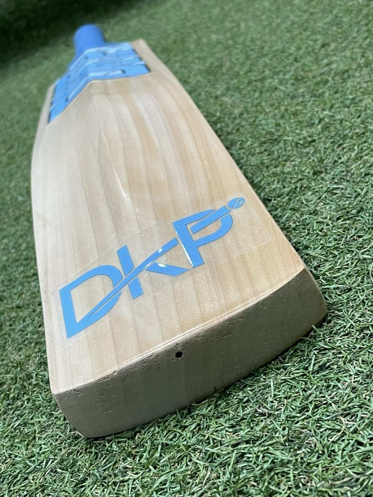DKP Aqua Cricket Bat - Brand New - 2lb 10oz - Stunning Grains! Exclusive!