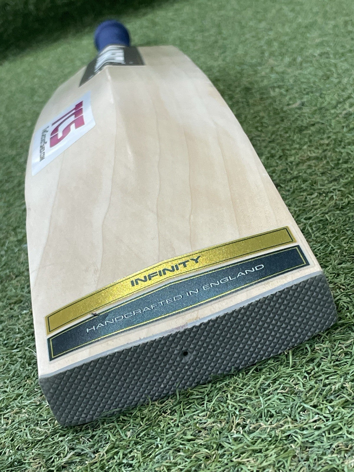 Used Infinity Signature Cricket Bat (2lb 12oz) - Excellent Condition