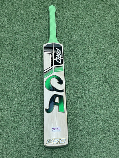 CA Pro 15000 Cricket Bat - Brand New - 2lb 8oz - Rare Light Weight!