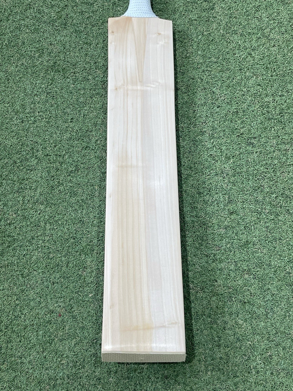 Cricket Station Plain Short Blade Long Handle Cricket Bat (2lb 9oz) - UK Made