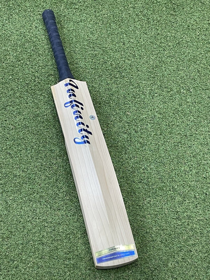 Infinity Genesis Cricket Bat - Brand New - 2lb 9oz - Exclusive! Semi Oval Handle
