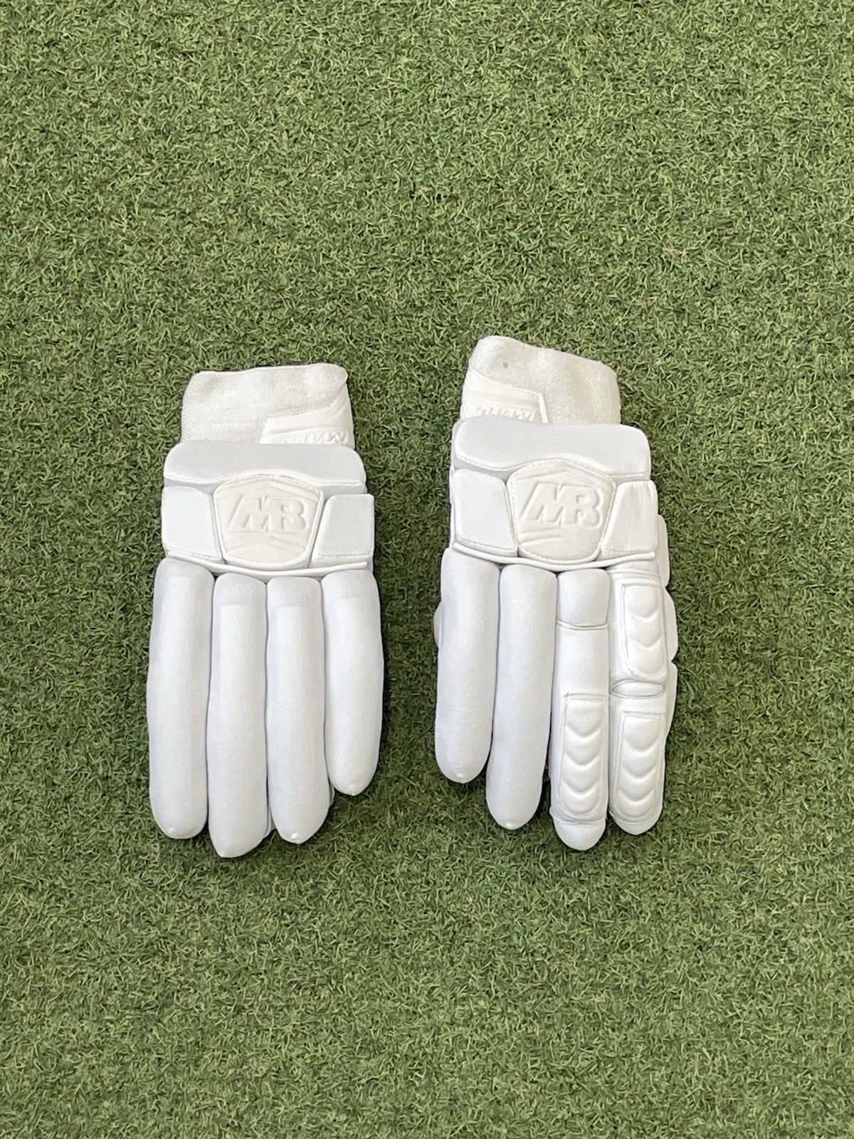 MB Malik All White Batting Gloves - Brand New -RH Mens Size - Exclusive!