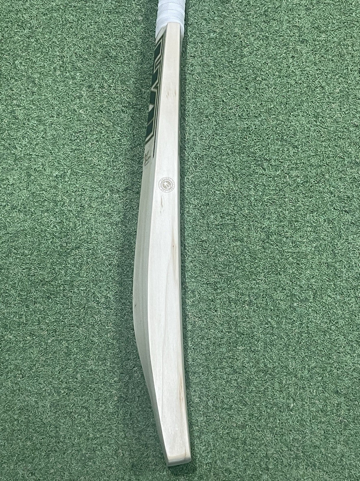 Hell 4 Leather (H4L) Pro Grade Cricket Bat (2lb 10oz) Newly Launched Stickers