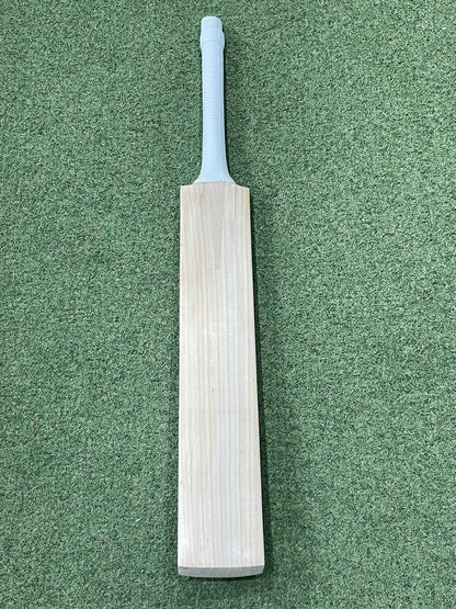 MB Malik Plain Cricket Bat - Brand New - 2lb 9oz - Magic Blue Willow