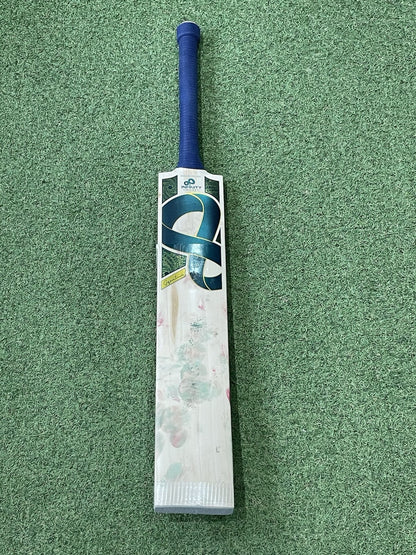 Used Infinity Signature Cricket Bat (2lb 12oz) - Excellent Condition