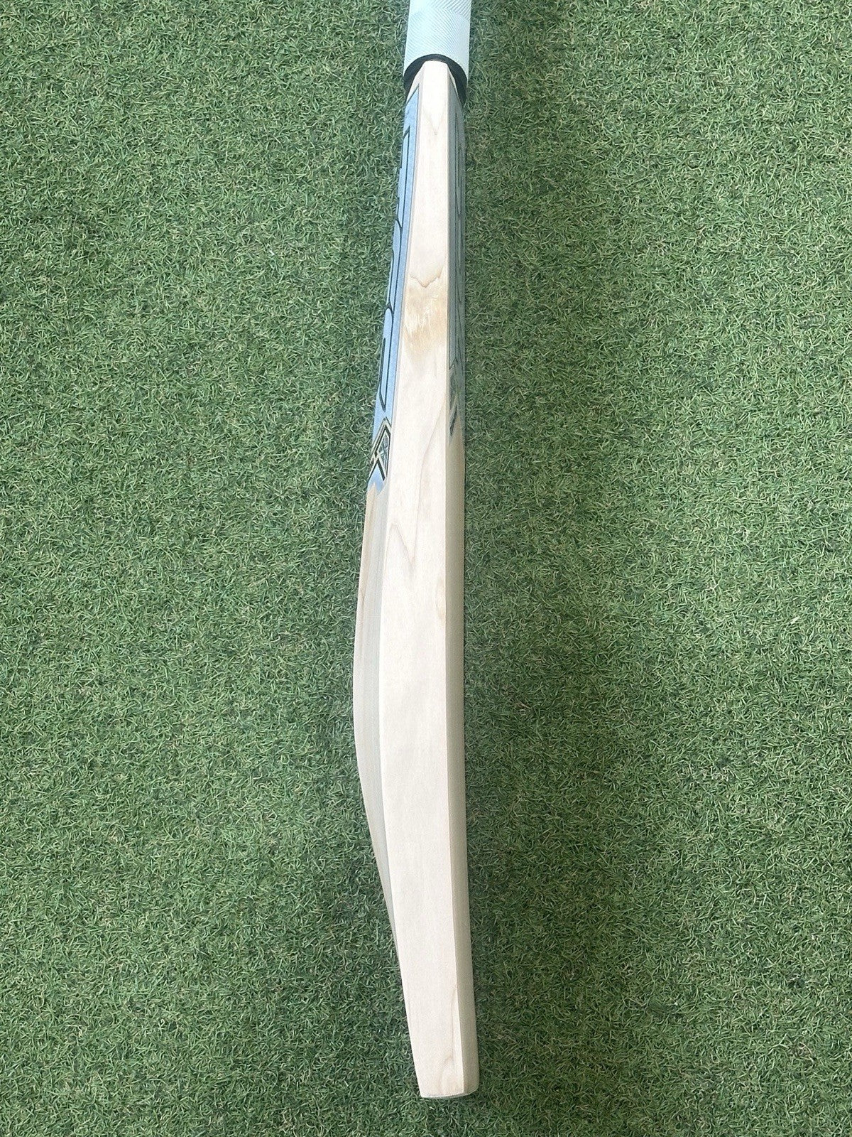 TCS Diamond Butterfly Cricket Bat - Brand New - 2lb 10oz - Lovely Balance!