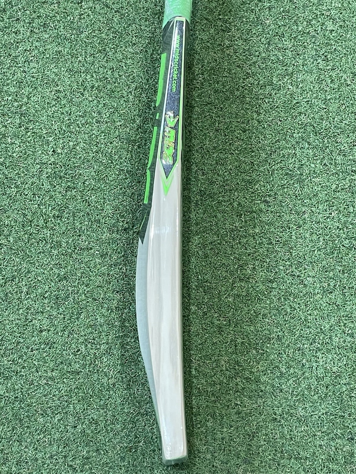 MIDS 5 Star Cricket Bat - Brand New - 2lb 7oz - Stunning Grains - Great Ping!