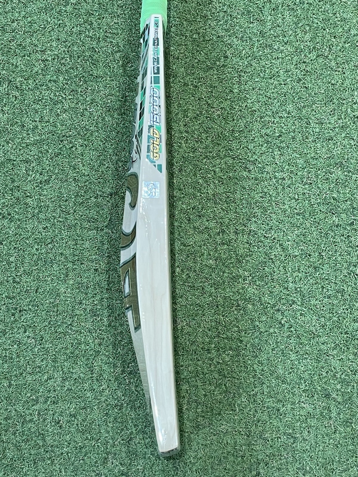 CA Gold 15000 Cricket Bat - Brand New - 2lb 8oz - Lovely Grains !