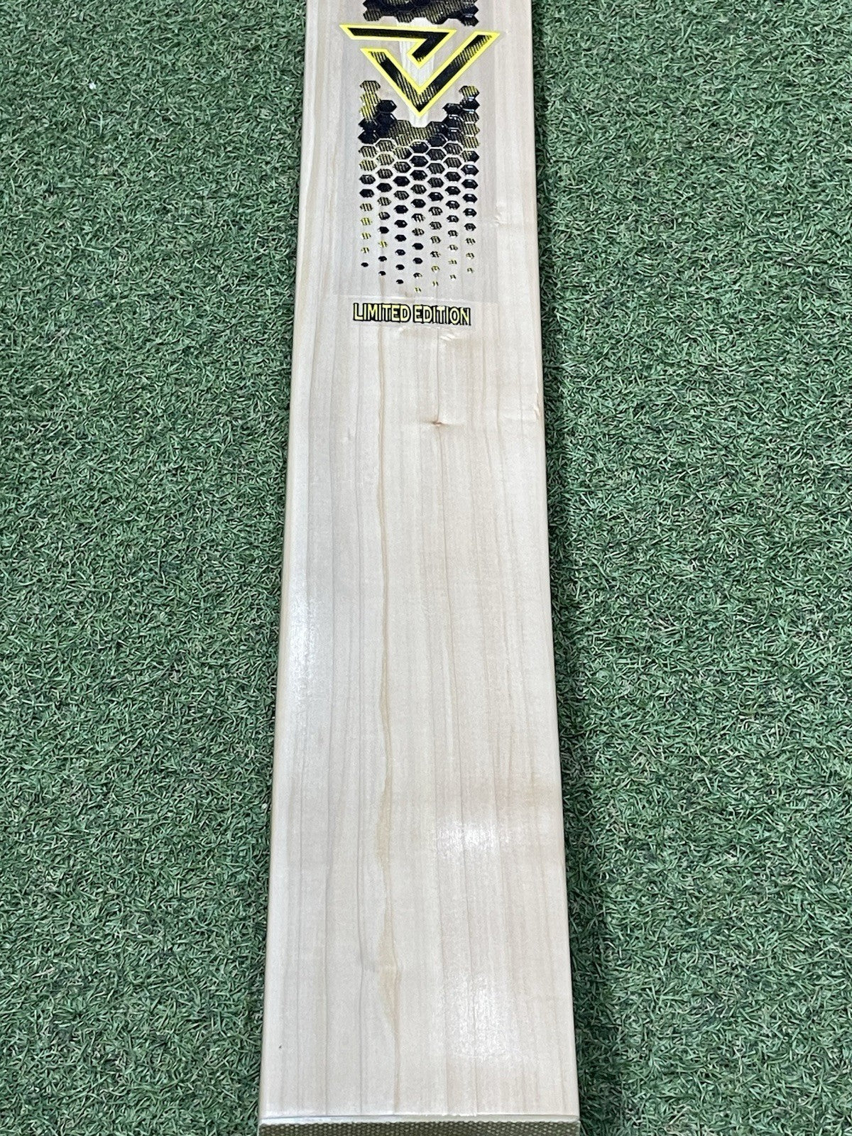 Vader Sports Limited Edition Cricket Bat (2lb 10oz) - Exclusive - Brand New
