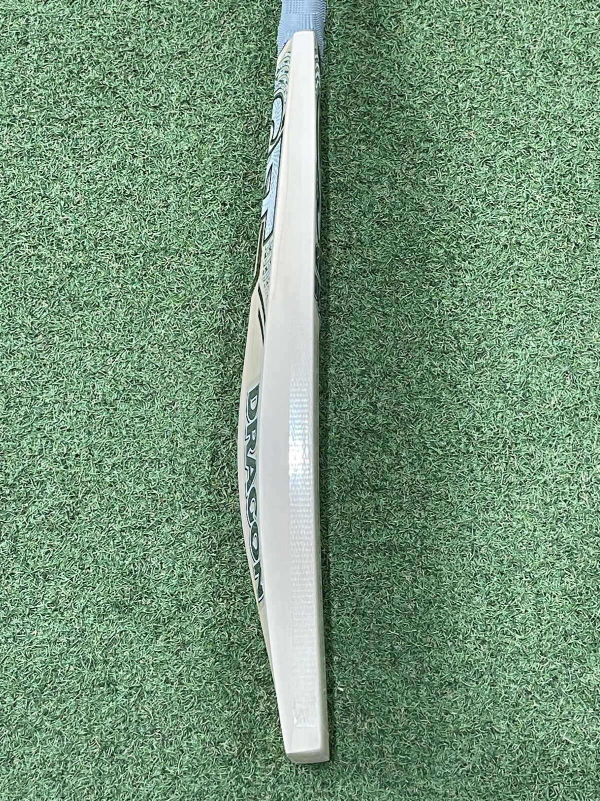 CA Gold Dragon Professional Players Sahibzada Farhan Cricket Bat - 2lb 10oz