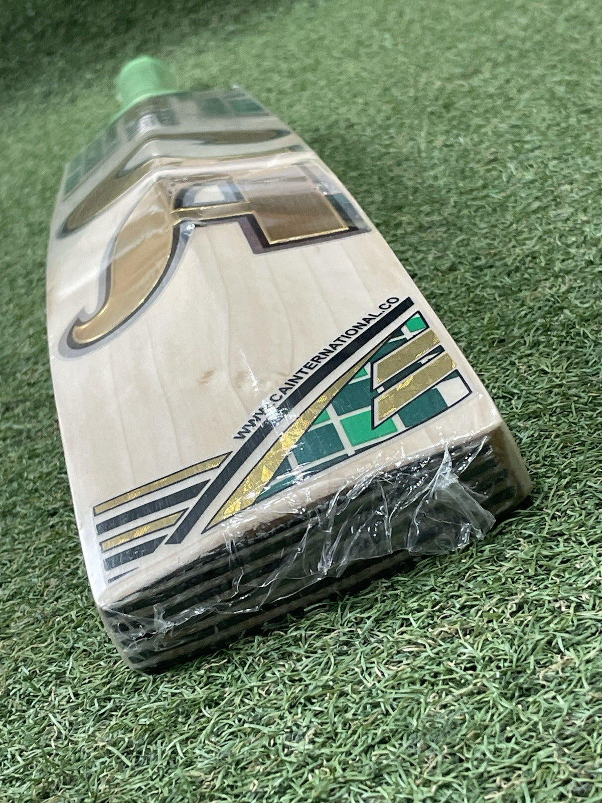 CA Gold 15000 Cricket Bat - Brand New - 2lb 9oz - Lovely Grains !