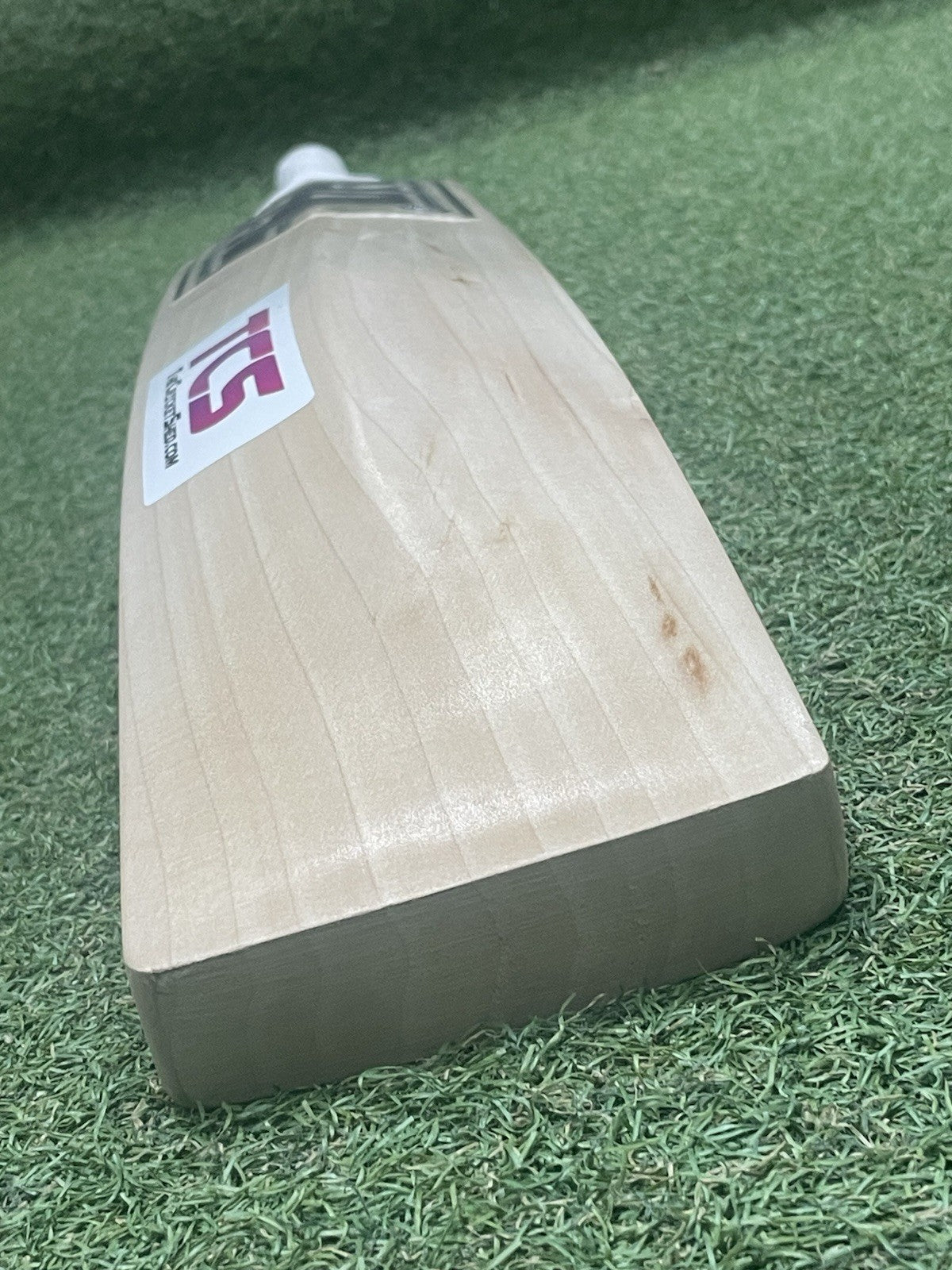 Hell 4 Leather (H4L) Pro Grade Cricket Bat (2lb 11oz) - Big Edges