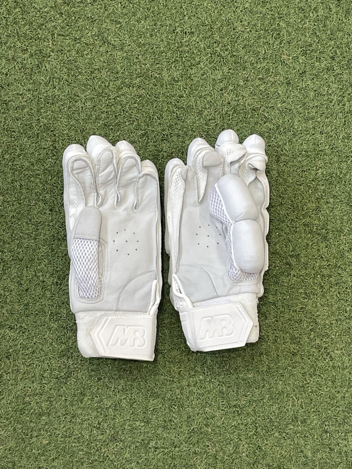 MB Malik All White Batting Gloves - Brand New -RH Mens Size - Exclusive!