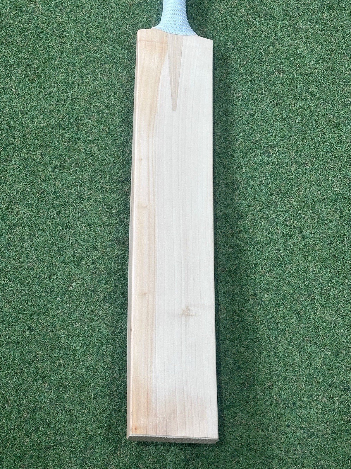 Cricket Station Plain Short Blade Long Handle Cricket Bat (2lb 10oz) - UK Made