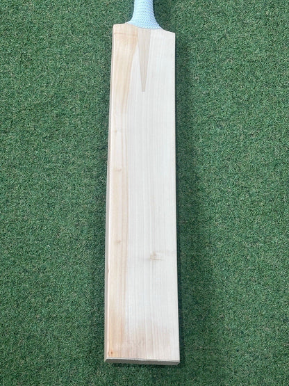Cricket Station Plain Short Blade Long Handle Cricket Bat (2lb 10oz) - UK Made