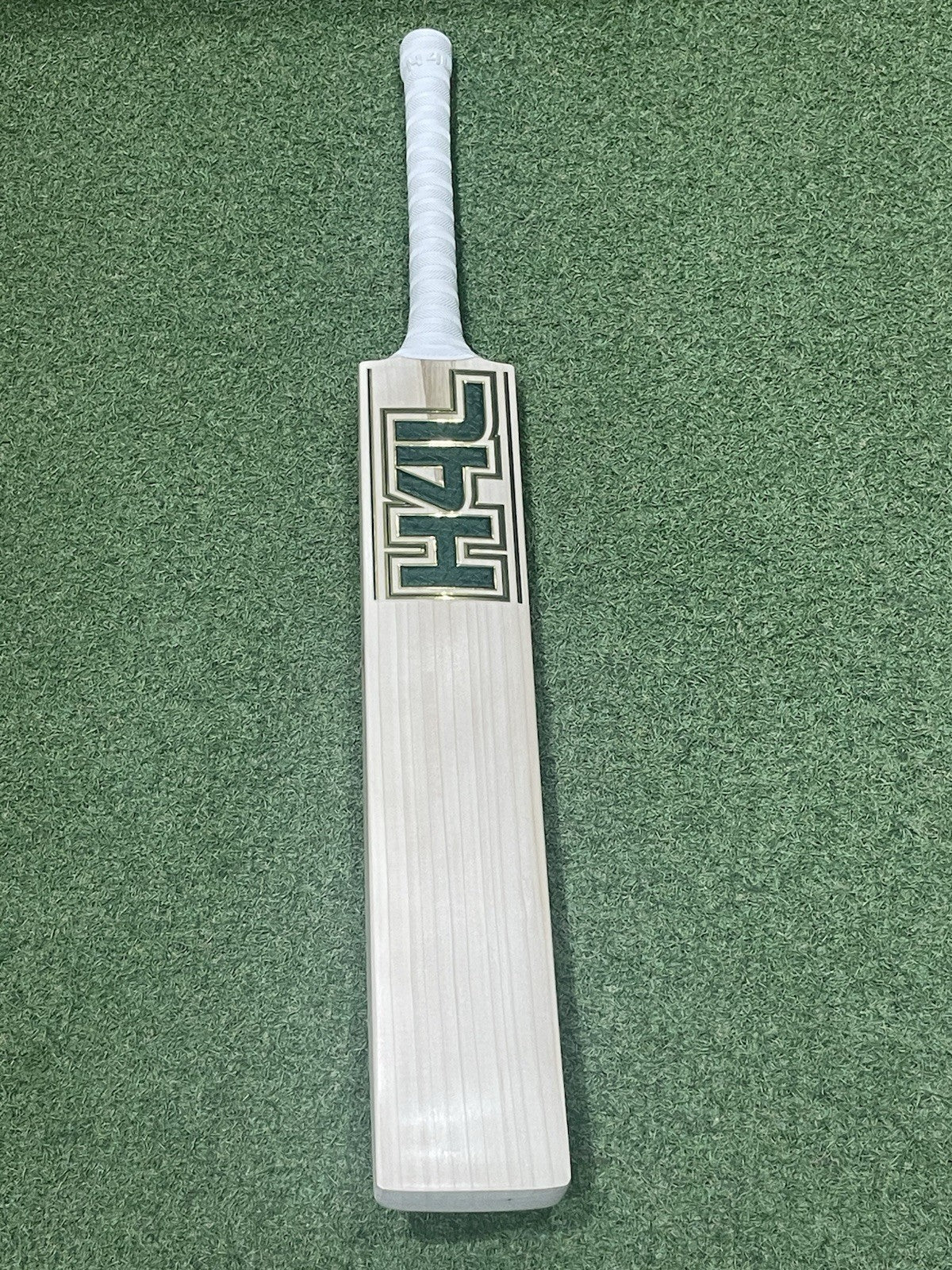 Hell 4 Leather (H4L) Pro Grade Cricket Bat (2lb 11oz) - Big Edges
