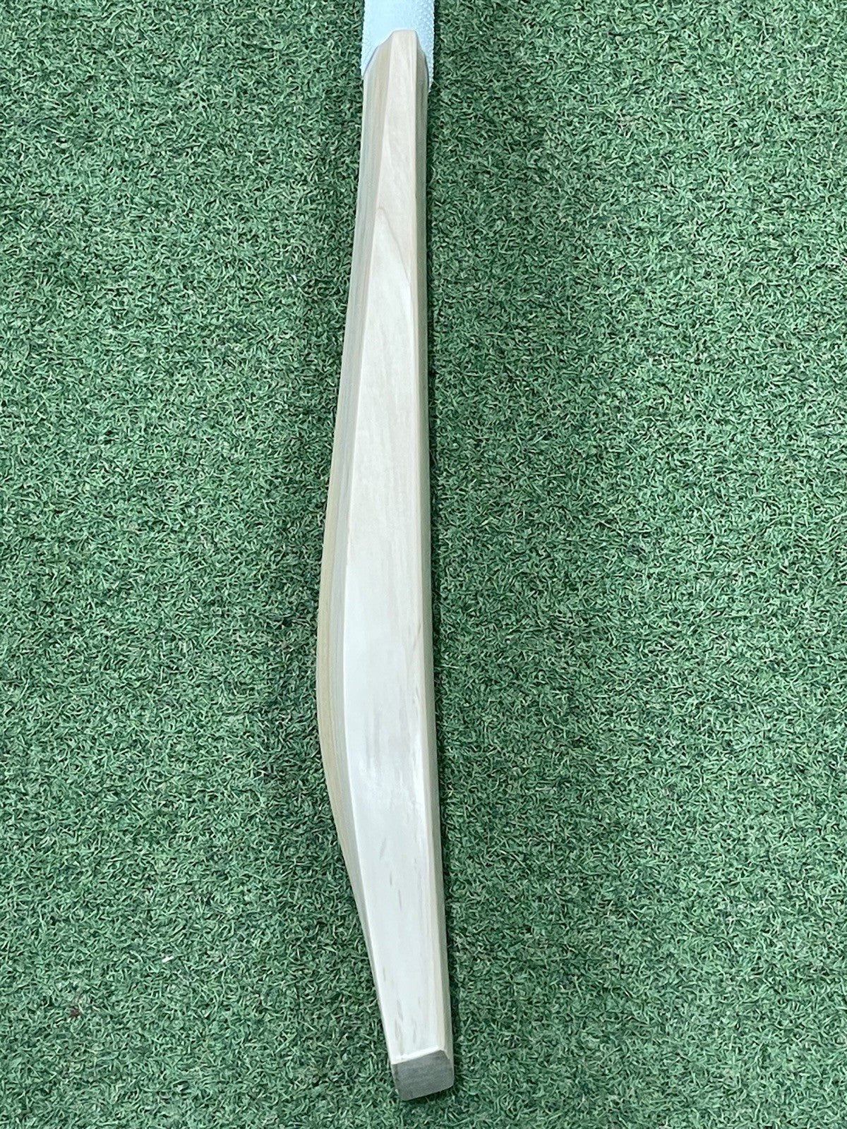 MB Malik Plain Cricket Bat - Brand New - 2lb 9oz - Magic Blue Willow