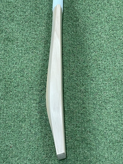 MB Malik Plain Cricket Bat - Brand New - 2lb 9oz - Magic Blue Willow