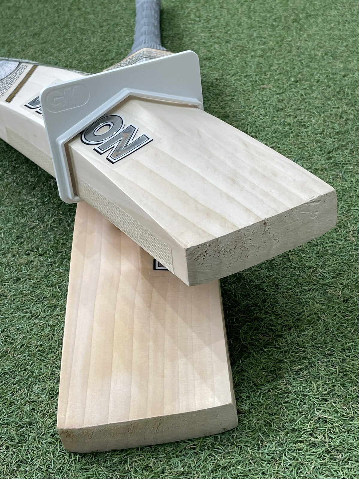 CA Gold Dragon Professional Players Sahibzada Farhan Cricket Bat - 2lb 10oz