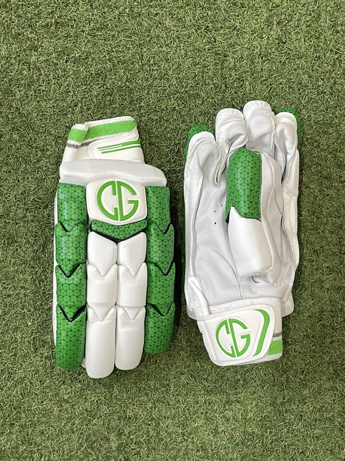Cricket Groove Camo Edition Batting Gloves - Right Hand Mens Size