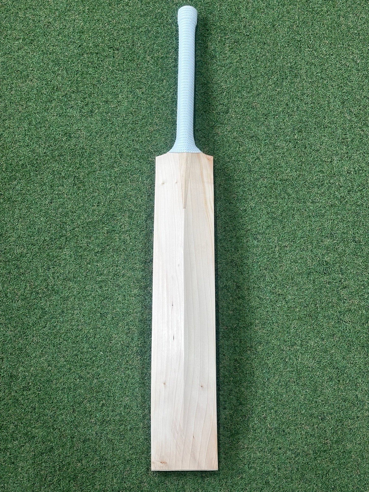 Cricket Station Plain Short Blade Long Handle Cricket Bat (2lb 10oz) - UK Made