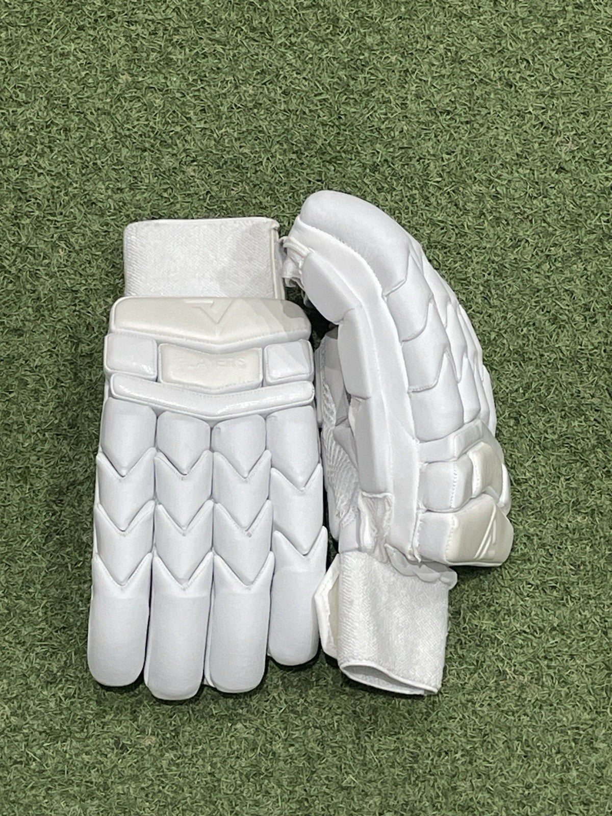 Vader Sports Players Batting Gloves - Brand New - Right Hand Men's Size