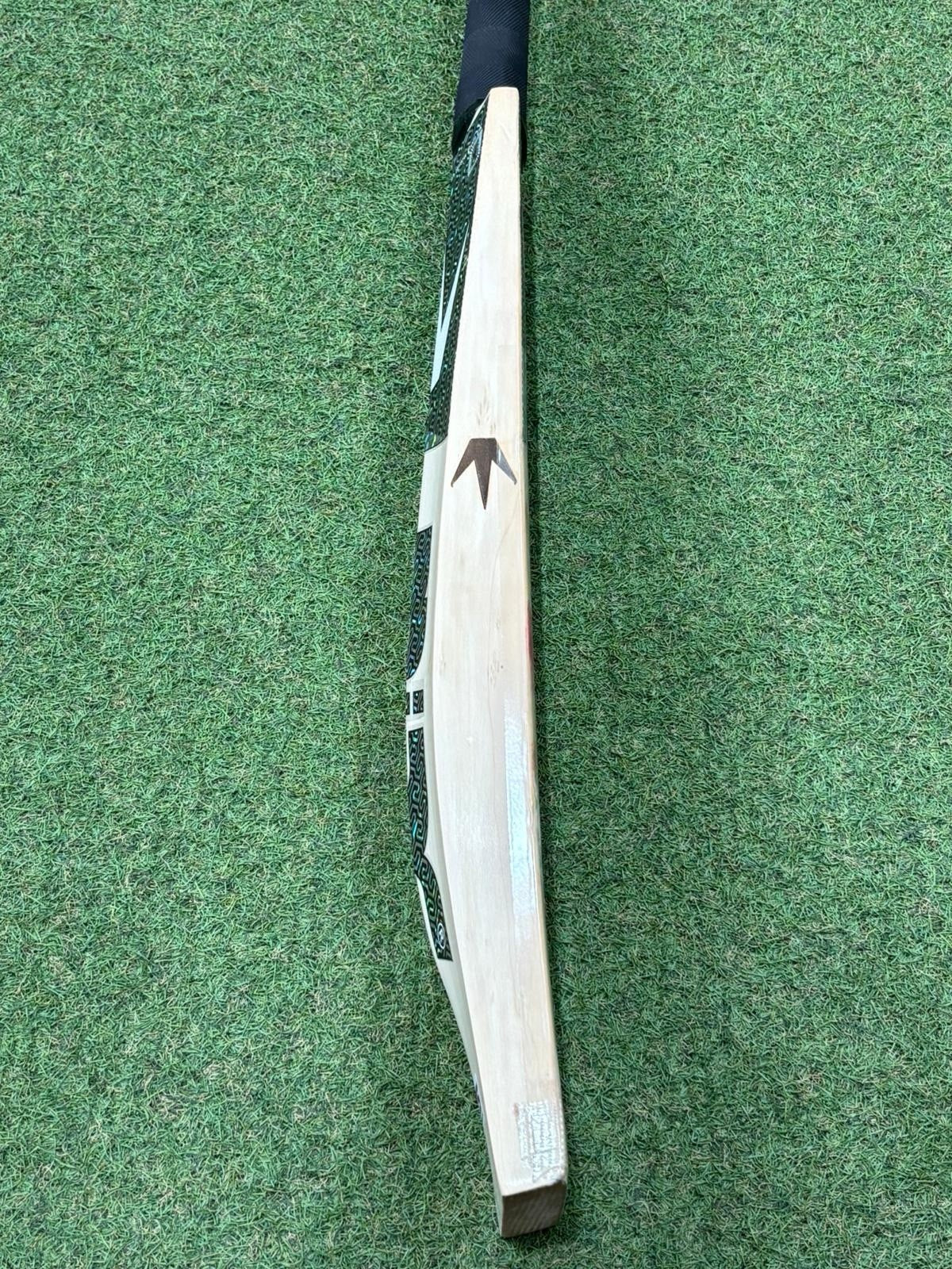 Used Mids Big Boss Pro Edition Cricket Bat (2lb 11oz) - Excellent Condition