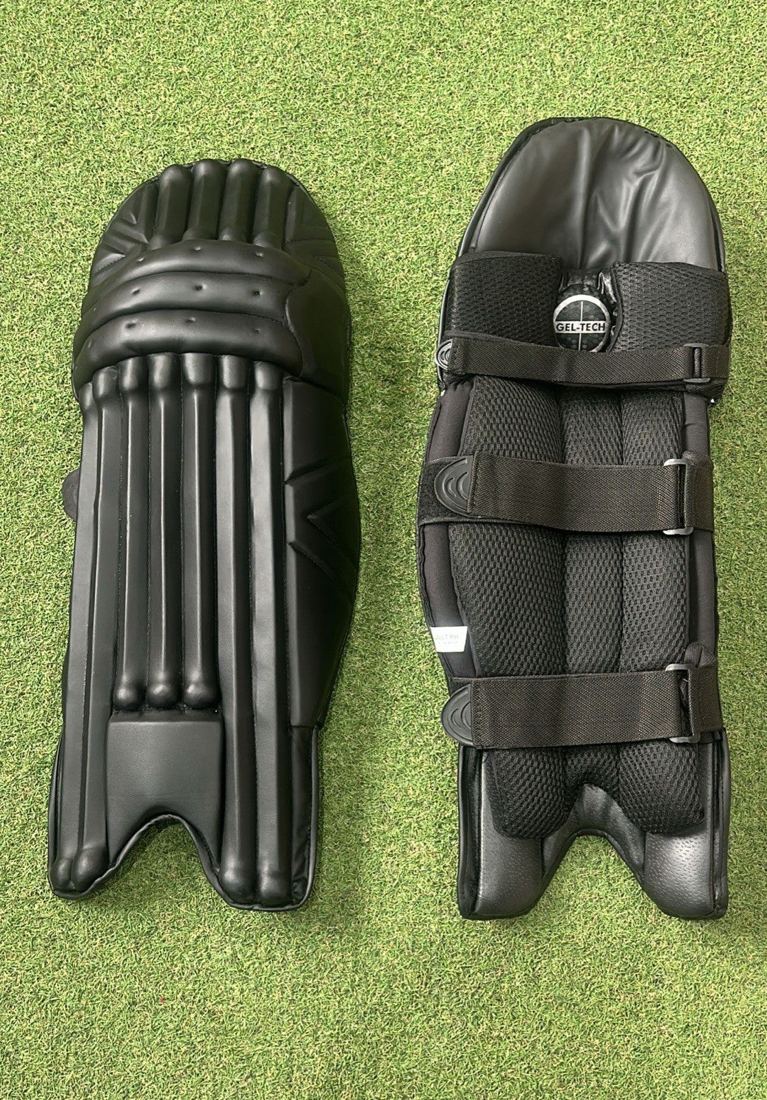 Unbranded Black Players Batting Pads - Right Hand Mens Size - Brand New