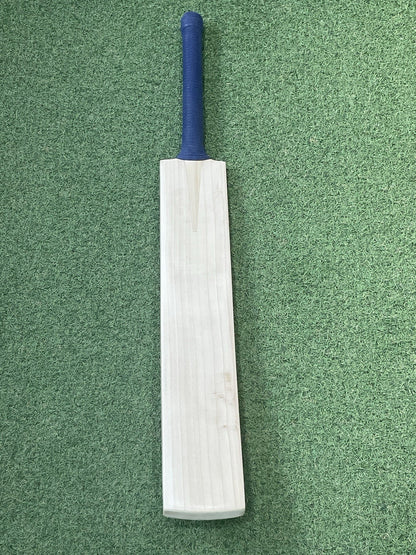 Cricket Station Plain Cricket Bat (2lb 8oz) - UK Made - Exclusive - Brand New