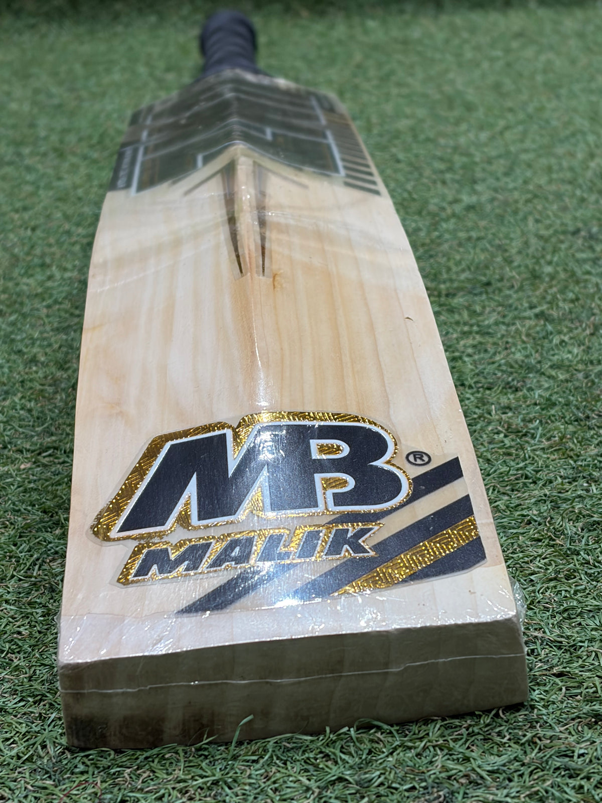 MB Malik UMZ Players Laminate (Double Wood) Cricket Bat (2lb 10oz)