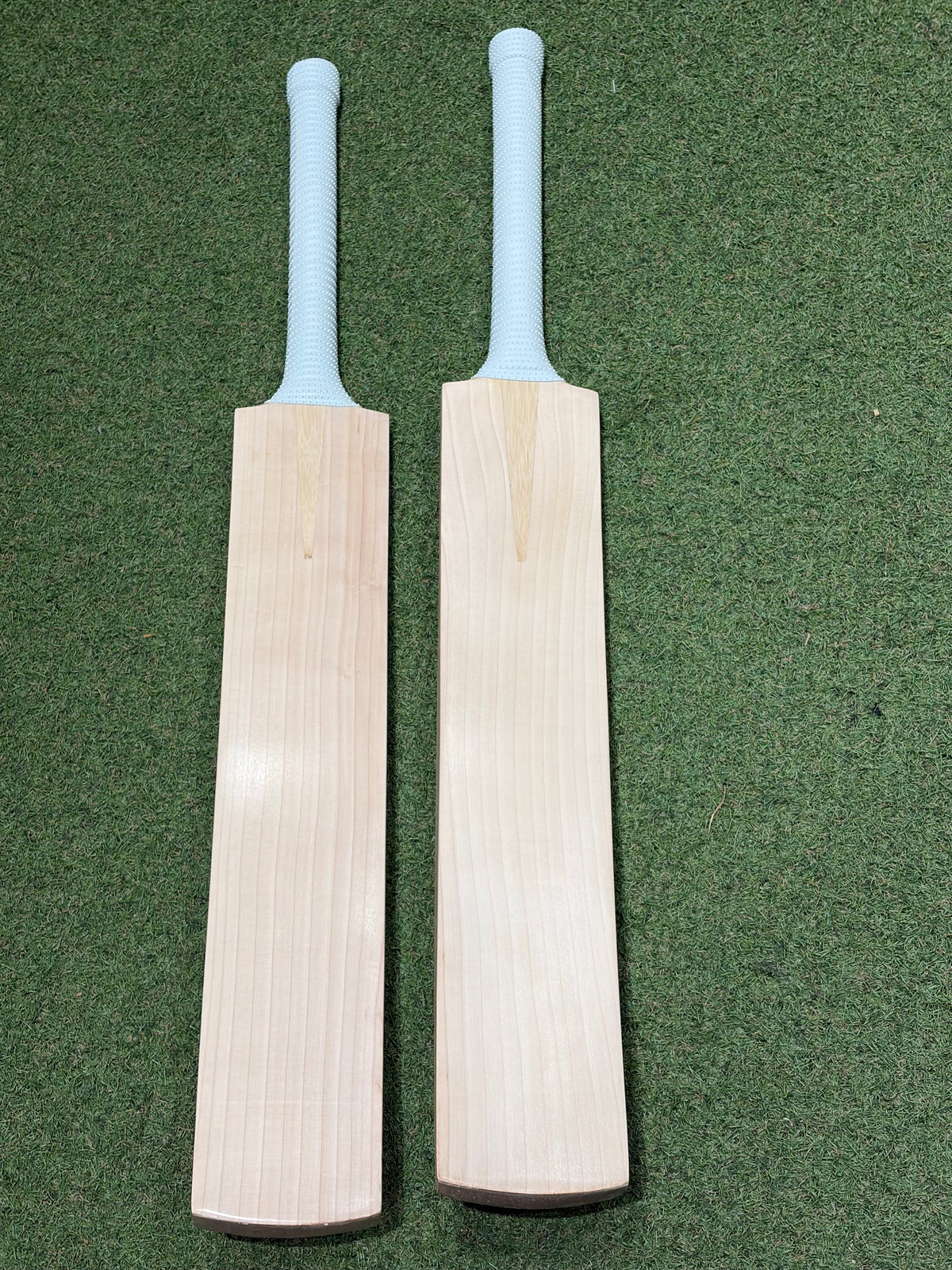 Plain Grade 1+ UK Made Cricket Bat (2lb 9oz & 2lb 10oz)