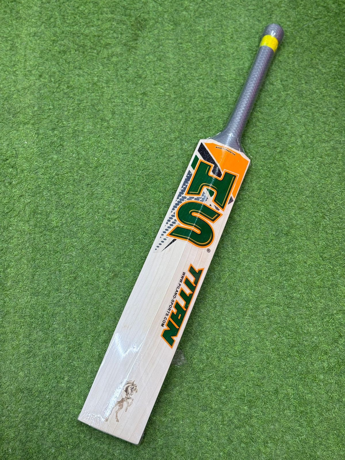 HS Titan Cricket Bat (2lb 10oz)