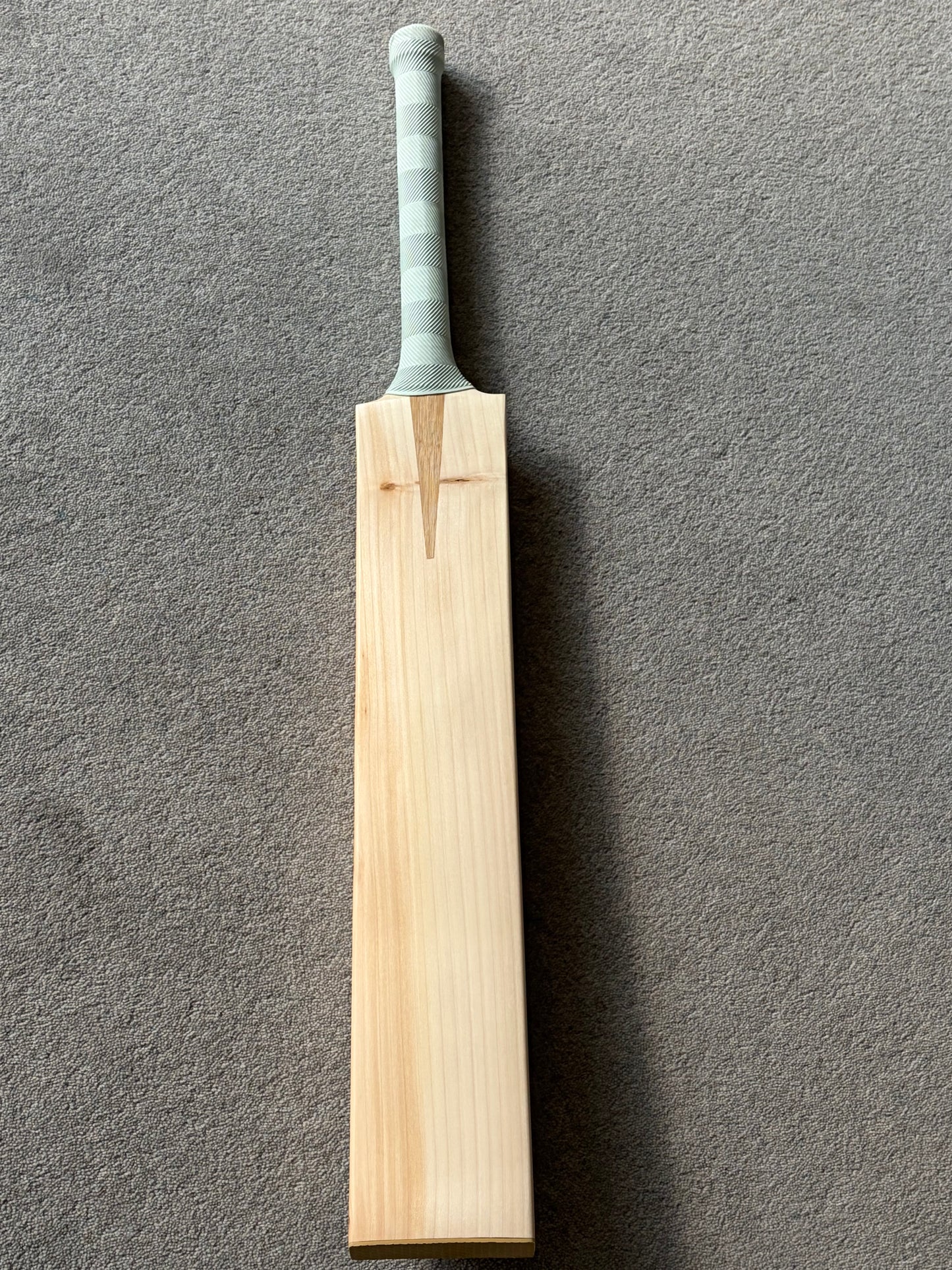 Plain “Domer” Cricket Bat (2lb 10oz)