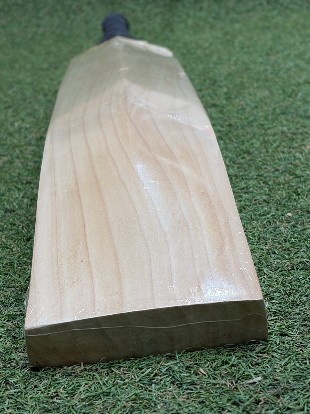 MB Malik UMZ Plain Cricket Bat (2lb 9oz)