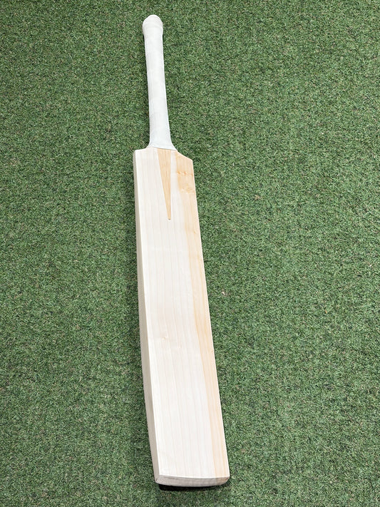 Plain English Willow Cricket Bat (2lb 11oz)
